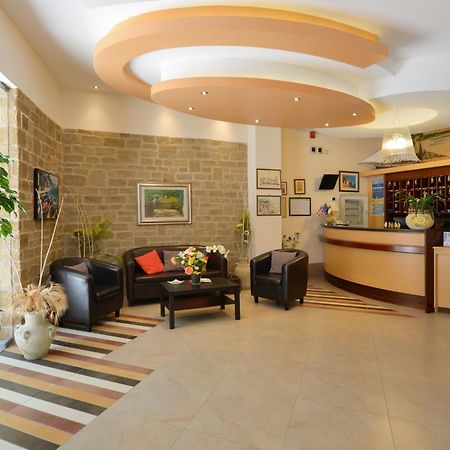 Hotel La Pergola Санта-Мария-ди-Кастеллабате Экстерьер фото
