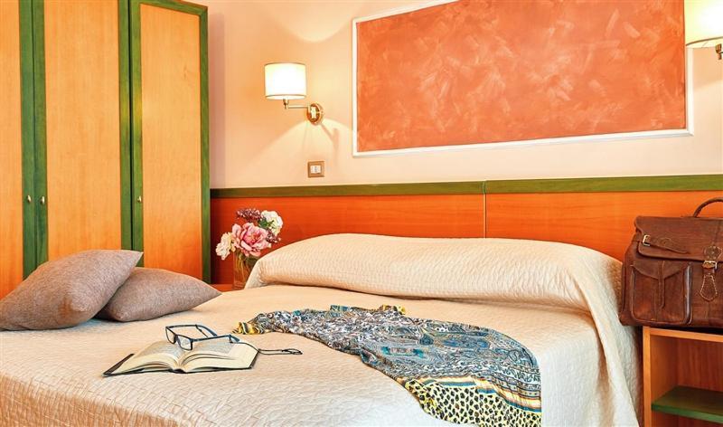 Hotel La Pergola Санта-Мария-ди-Кастеллабате Экстерьер фото
