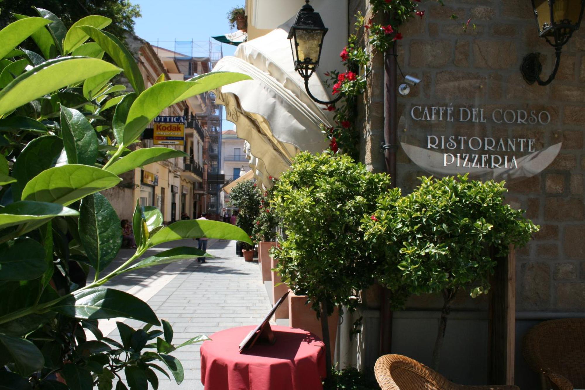 Hotel La Pergola Санта-Мария-ди-Кастеллабате Экстерьер фото