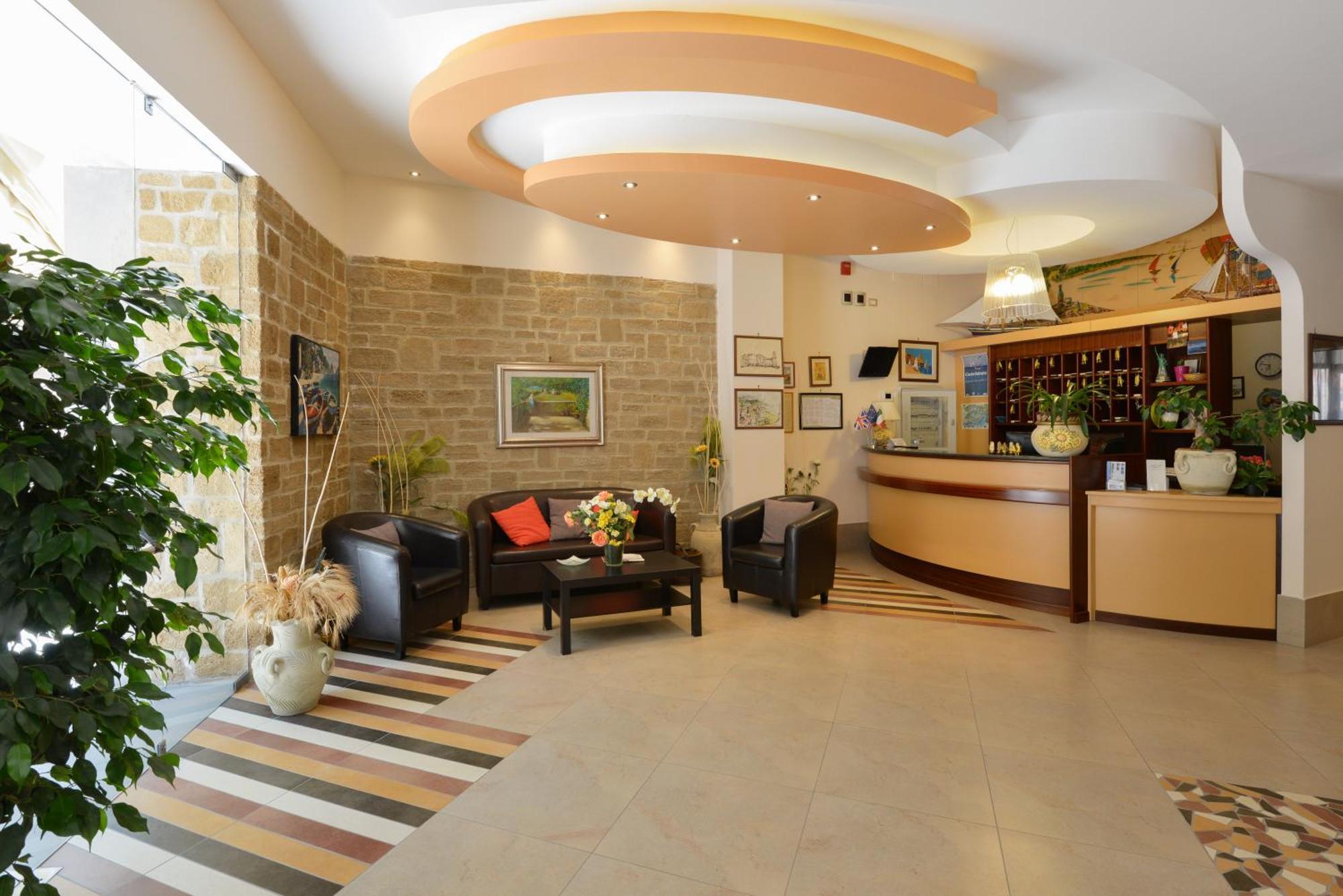 Hotel La Pergola Санта-Мария-ди-Кастеллабате Экстерьер фото