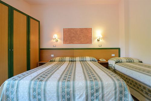 Hotel La Pergola Санта-Мария-ди-Кастеллабате Экстерьер фото