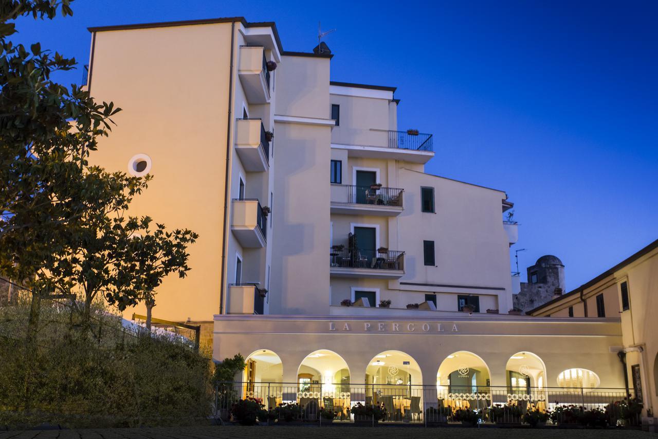 Hotel La Pergola Санта-Мария-ди-Кастеллабате Экстерьер фото