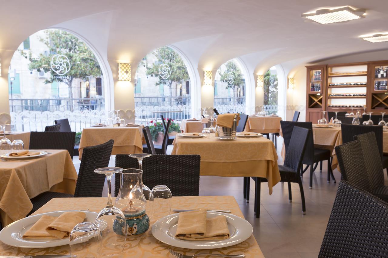 Hotel La Pergola Санта-Мария-ди-Кастеллабате Экстерьер фото