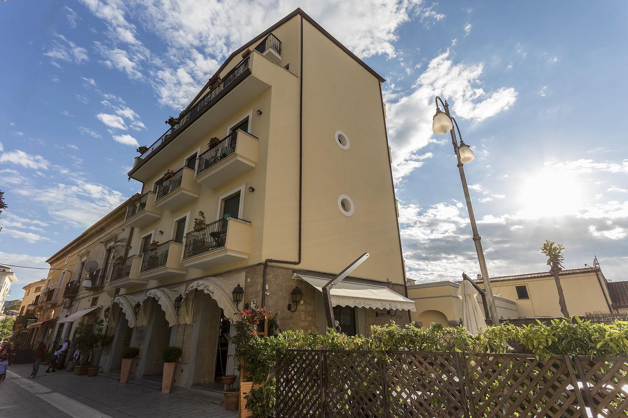 Hotel La Pergola Санта-Мария-ди-Кастеллабате Экстерьер фото
