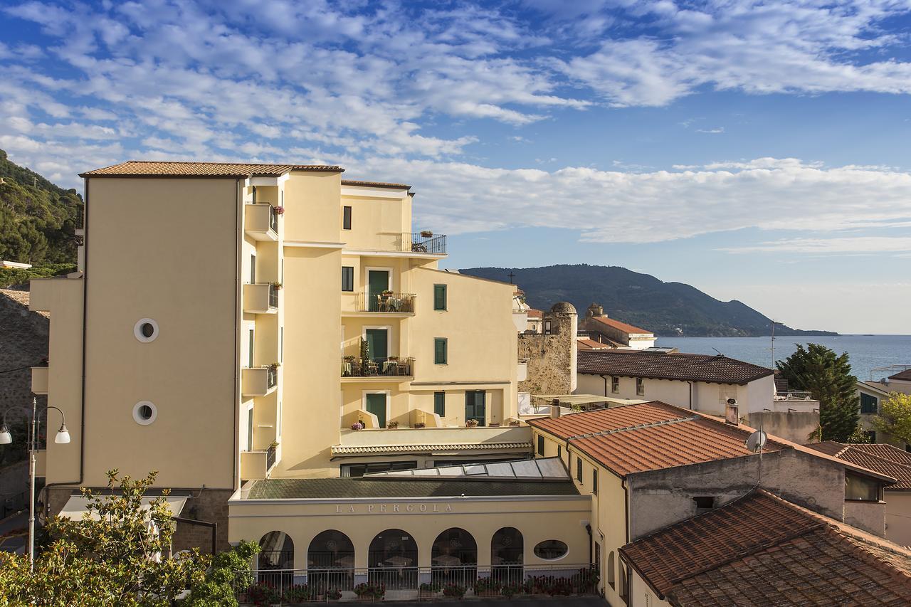 Hotel La Pergola Санта-Мария-ди-Кастеллабате Экстерьер фото