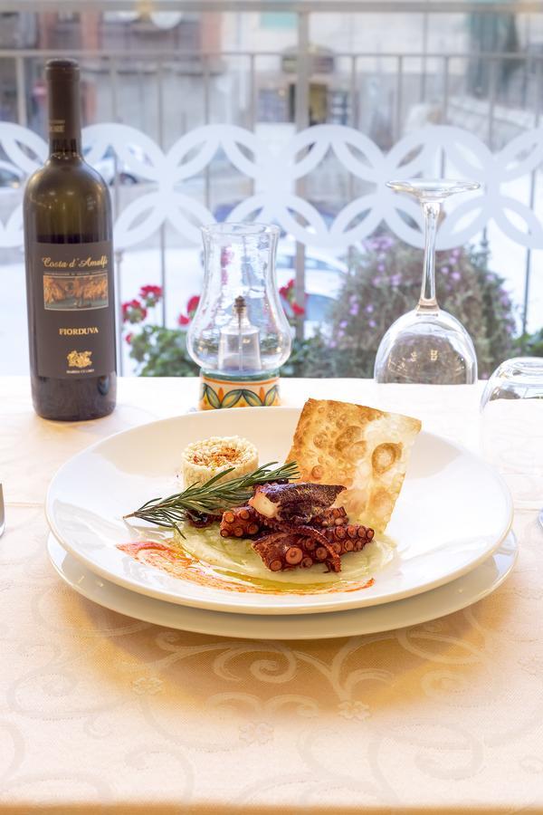 Hotel La Pergola Санта-Мария-ди-Кастеллабате Экстерьер фото