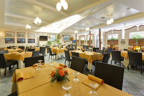 Hotel La Pergola Санта-Мария-ди-Кастеллабате Экстерьер фото
