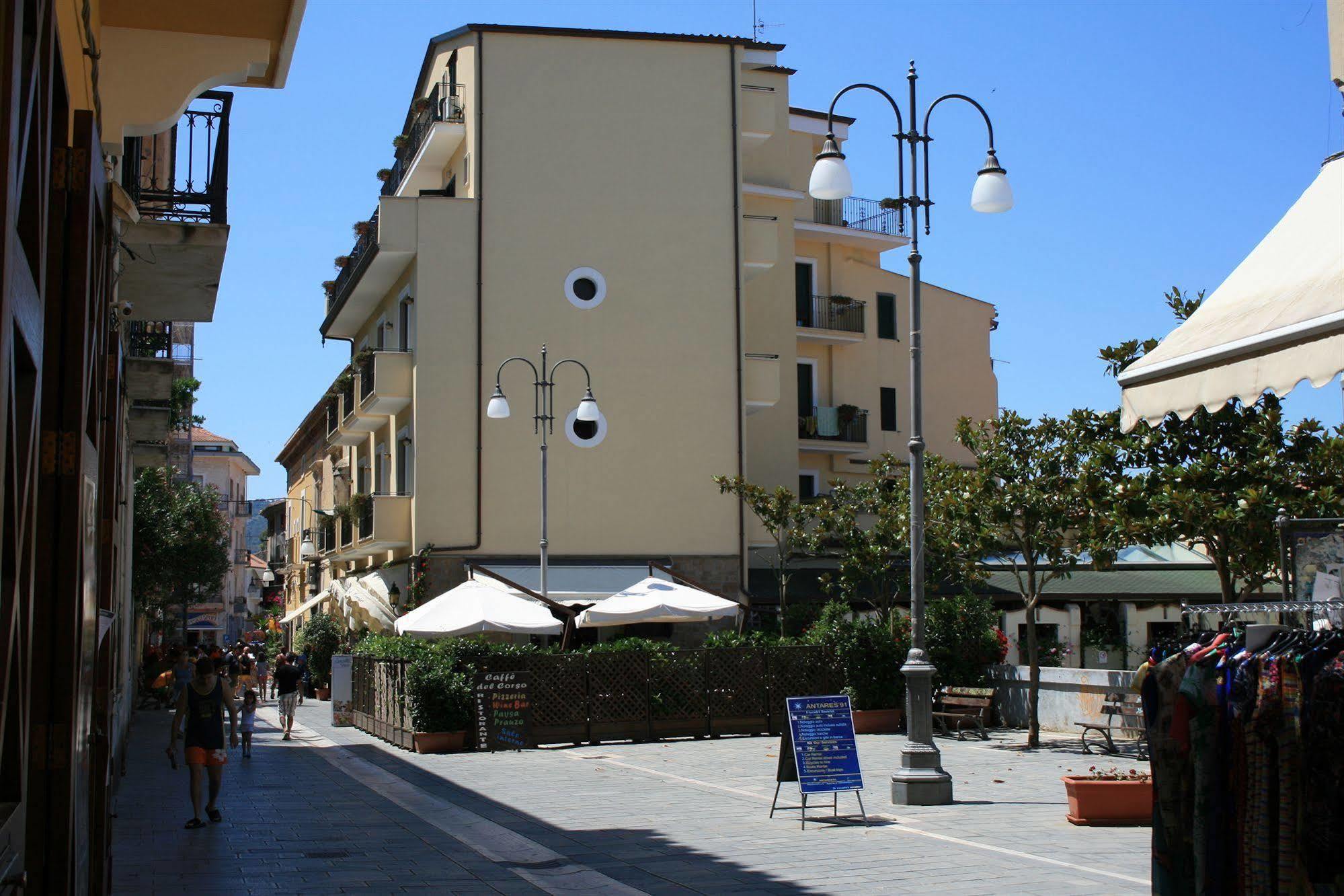 Hotel La Pergola Санта-Мария-ди-Кастеллабате Экстерьер фото