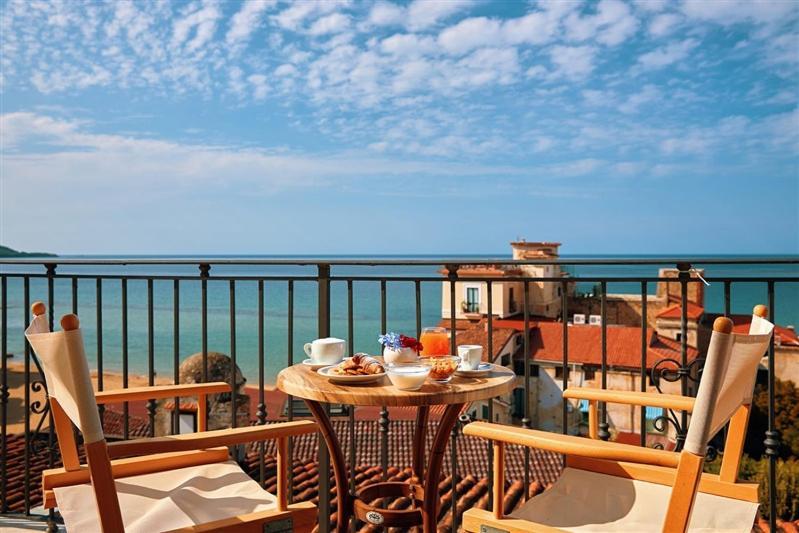 Hotel La Pergola Санта-Мария-ди-Кастеллабате Экстерьер фото