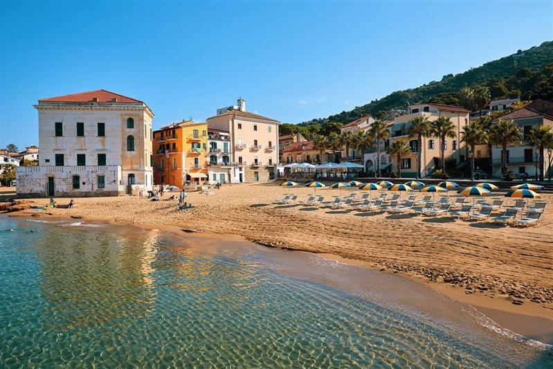 Hotel La Pergola Санта-Мария-ди-Кастеллабате Экстерьер фото